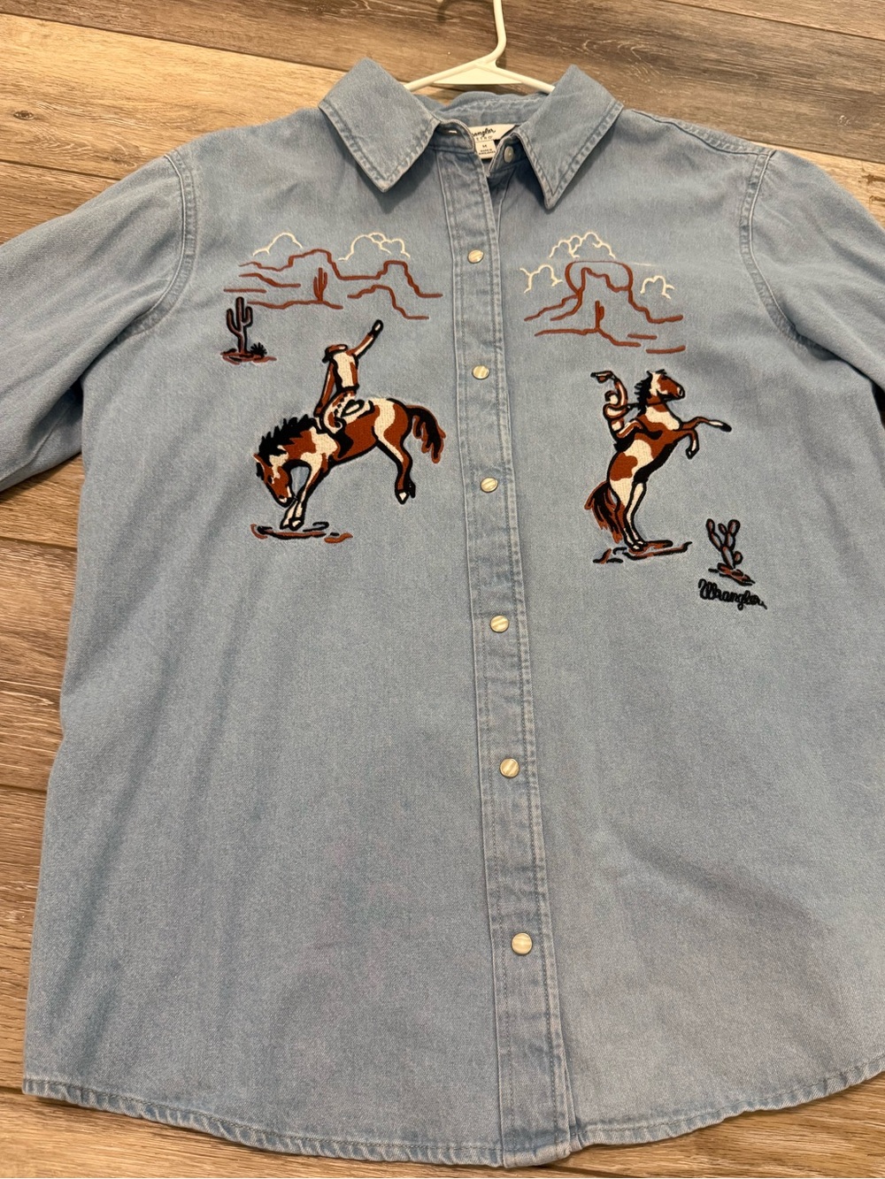 🩵 NWT Retro Wrangler Denim Pearl Snap Western Button Down - size medium 🩵 - Picture 2 of 9